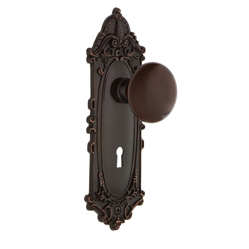 Plaque victorienne avec trou de serrure décoratif et bouton de porte en porcelaine brune, Bronze intemporel
