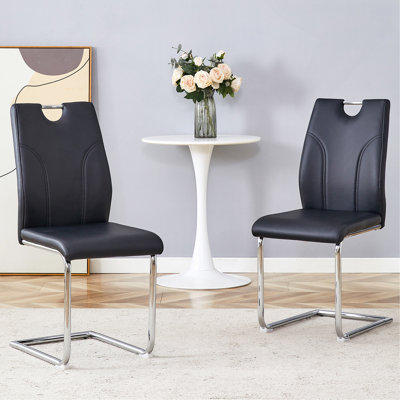 Ensemble de chaises de salle à manger en polyuréthane noir. Chaises de salle à manger noires de conception unique. Matériau en polyuréthane, jumelé à des pieds de chaise en métal argenté (ensemble de 2)