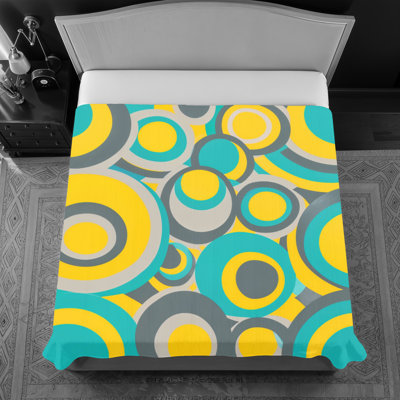 Circular Overlapping Shapes Quilted Thin Bedspread