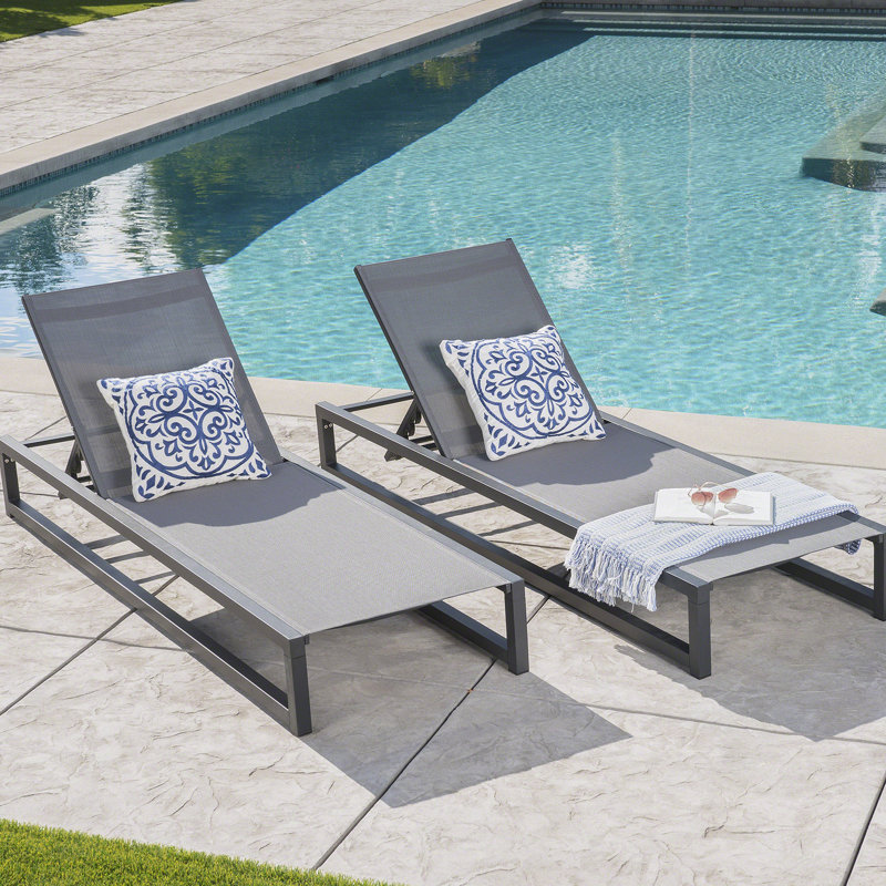 Ensemble de 2 chaises longues Venice, parfaites pour la détente en plein air, entièrement réglables et résistantes aux intempéries