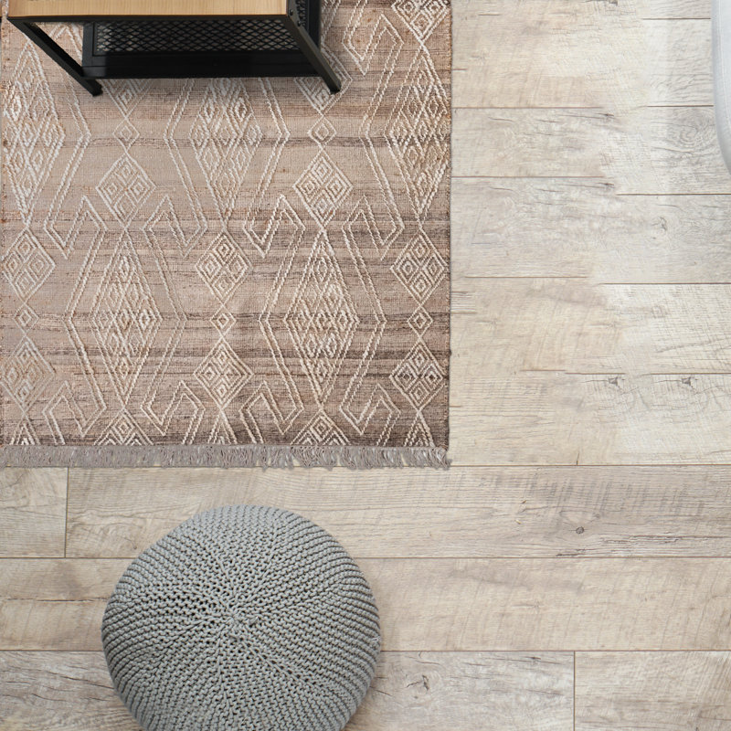 Hand-Woven Jute And Wool Blend Rug With Pattern And Fringe