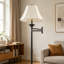 Lampe sur pied à bras articulé classique avec bras réglable et abat-jour en tissu crème Wentworth