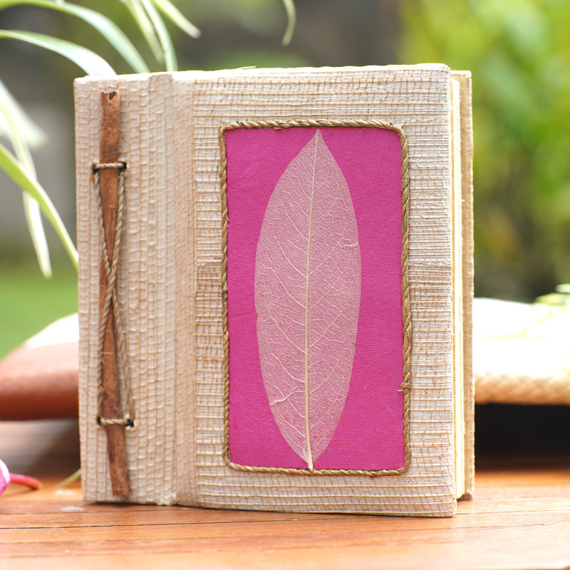 Feuille journal en fibre naturelle Novica, Rose