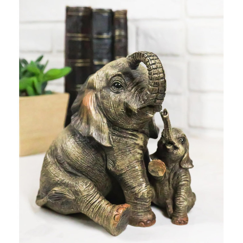 Figurine d'éléphant dans la jungle