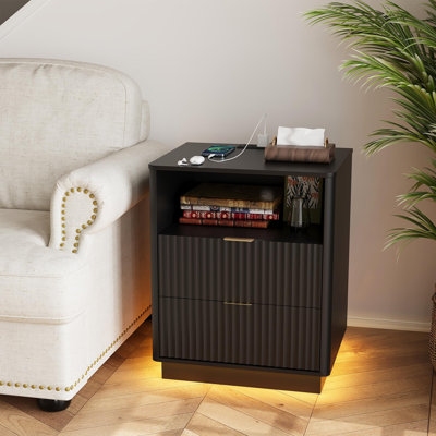 Table de chevet cannelée avec station de charge, table de chevet en bois avec lumière DEL, table de chevet moderne Mid-Century avec 2 tiroirs