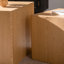 Table basse gigogne en bois naturel, idéale pour les petits salons et les postes de travail