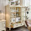 Blanc massif + bois manufacturé + vitrines