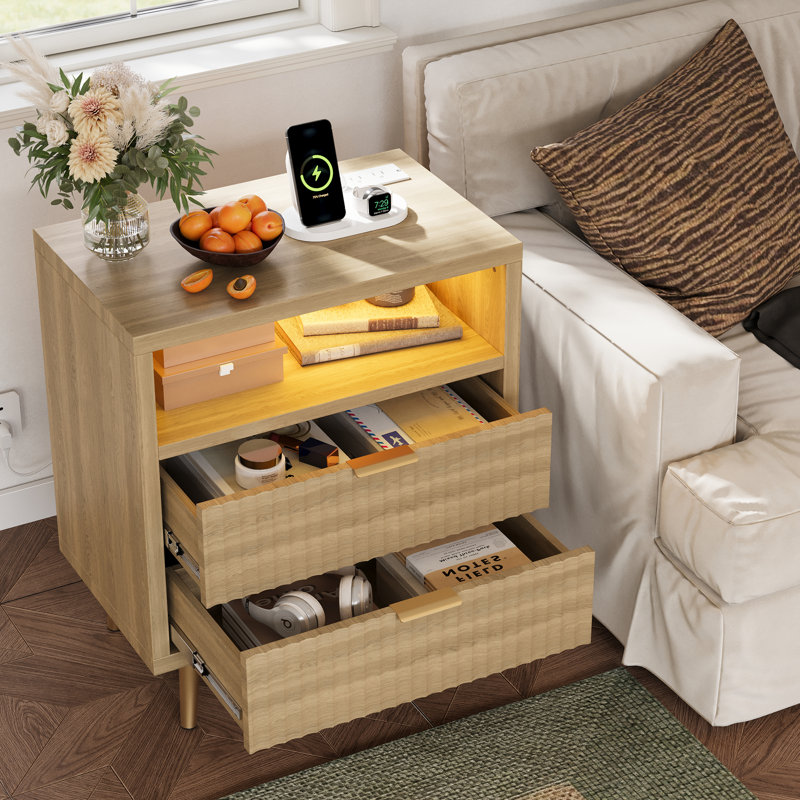 Commode 2 tiroirs pour chambre à coucher, commode en bois de 23,6 po avec lumières DEL et station de charge, meuble télé en bois cannelé avec poignée dorée, commode moderne pour placard, salon, couloir