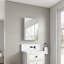 Armoire de rangement de salle de bain l 20 po x H 30 po, rebord biseauté à miroir, rangement à profusion, miroir haut, charnières, rebords à pharmacie en bois d'ingénierie blanc 20 po x 30 po, porte ouverte à droite, articles de bain abondants