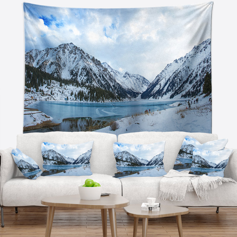 Tapisserie de polypropylène entre les montagnes à montagne avec accessoires suspendus inclus, H 50 po x l 60 po