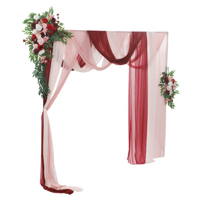 Arrangements de fleurs artificielles avec tulles pour une fête de mariage
