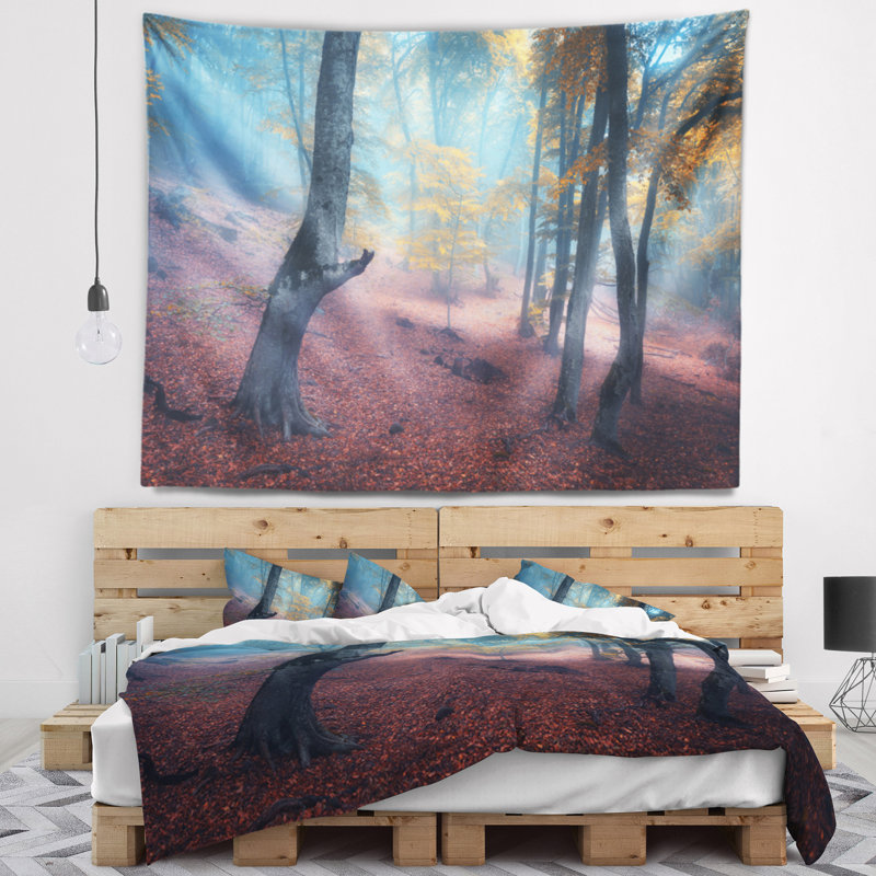 Tapisserie mystérieuse en bois jaune féerique, H 32 po x l 39 po