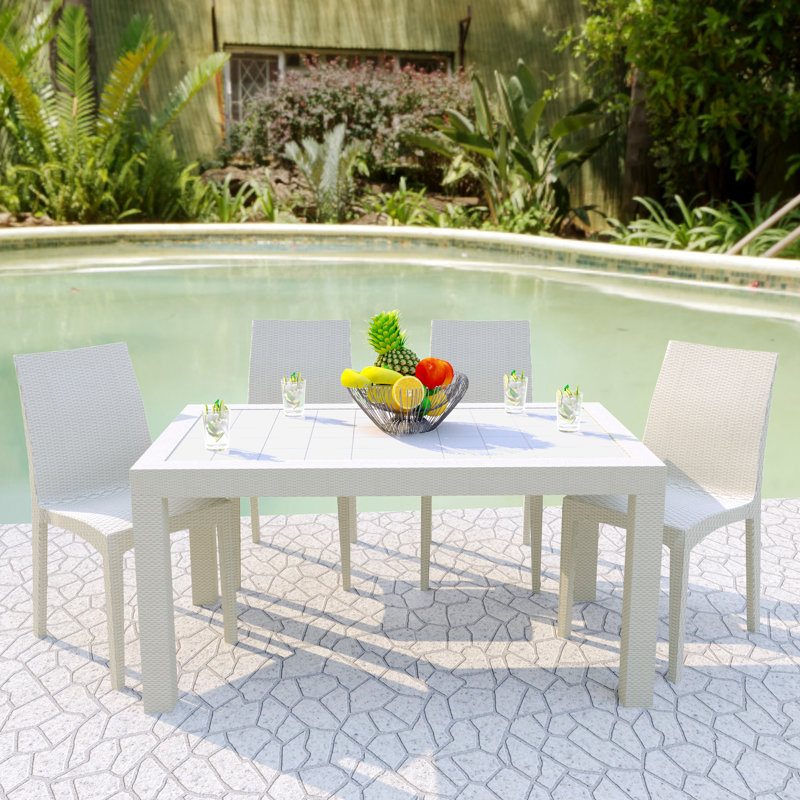 Chaise de patio d'extérieur empilable Quade, blanc, Ensemble de 4
