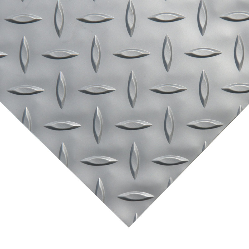Rouleau de plancher de garage métallique 4 pi x 8 pi «Diamond-Plate» métallique, 4 pi x 9 pi
