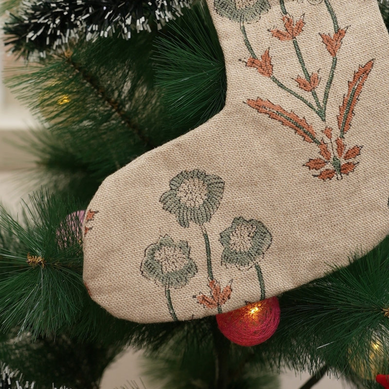  Chaussette de Noël imprimée à la main en coton blanc, décor des Fêtes - Amitabh, H 16 po x l 6,5 po