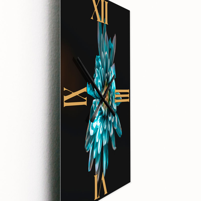 Vue de dessus d'une fleur bleue et blanche - Horloge murale traditionnelle, Petit
