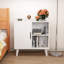 Buffet polyvalent avec portes décoratives et pieds en bois massif, parfait pour les salles à manger et les couloirs, rangement et style combinés