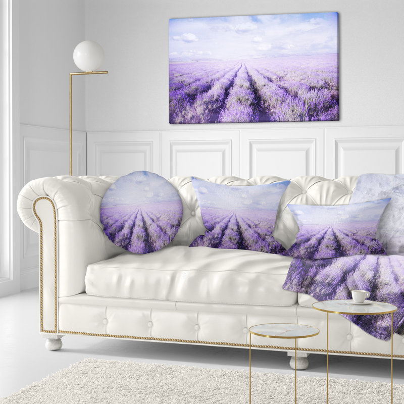 Coussin lombaire imprimé champs de lavande contre ciel