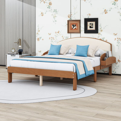 Lit plateforme en bois avec tête de lit tapissier et tablettes de rangement latérales
