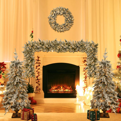 Ensemble d'arbre de Noël artificiel pré-éclairé 4 pièces, guirlande, couronne et ensemble de 2 arbres d'entrée