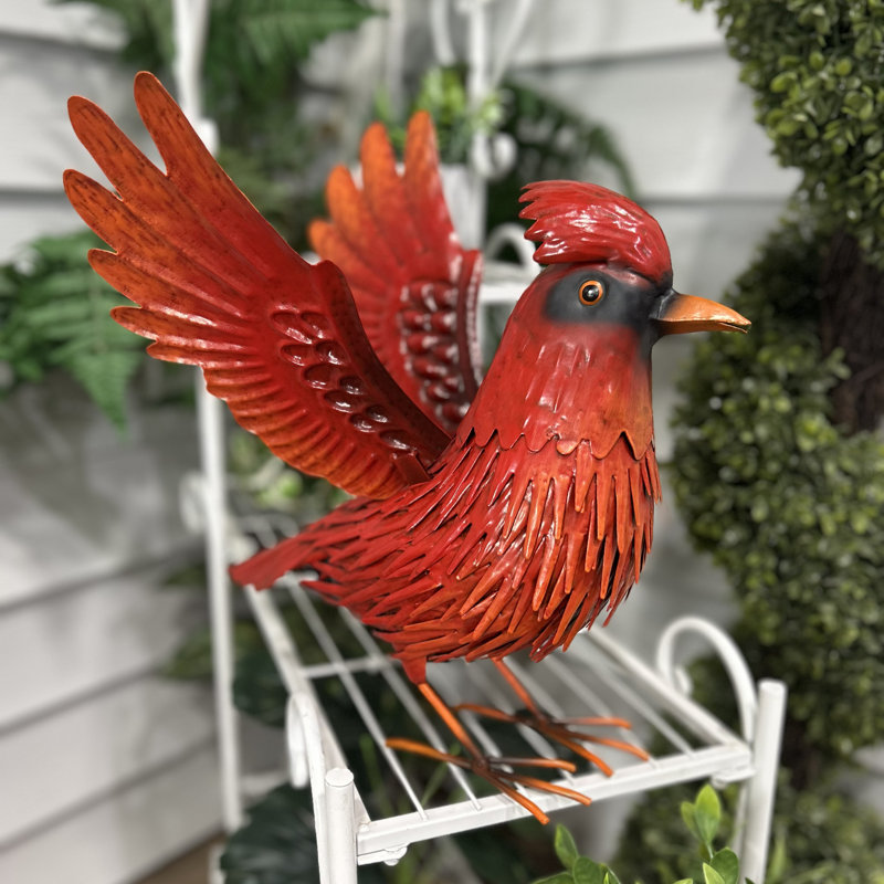 Statue de cardinal volant en métal