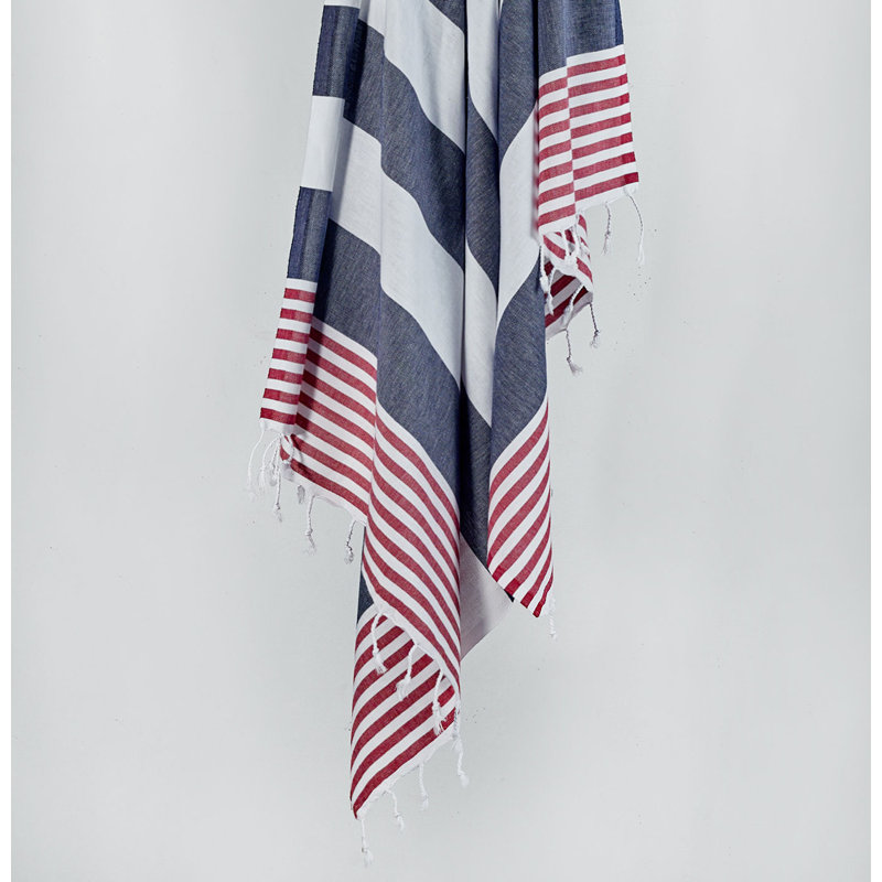 Serviette de plage 100% coton de qualité supérieure, 39,4 x 70,9 pouces | Hautement absorbant, luxueusement doux, 5,5 oz / y² | Lavable à la machine à 86-104 ° F, rayures rouges, bleues et blanches élégantes | Parfait pour la plage, la piscine ou le spa