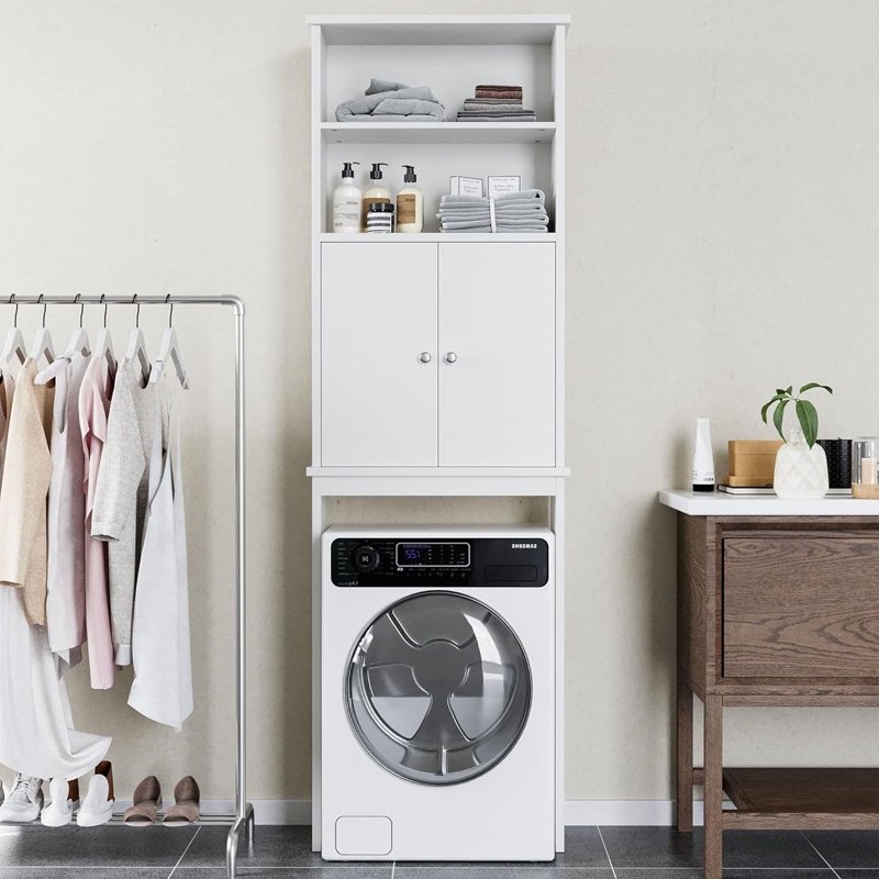 Armoire de rangement au-dessus de la toilette