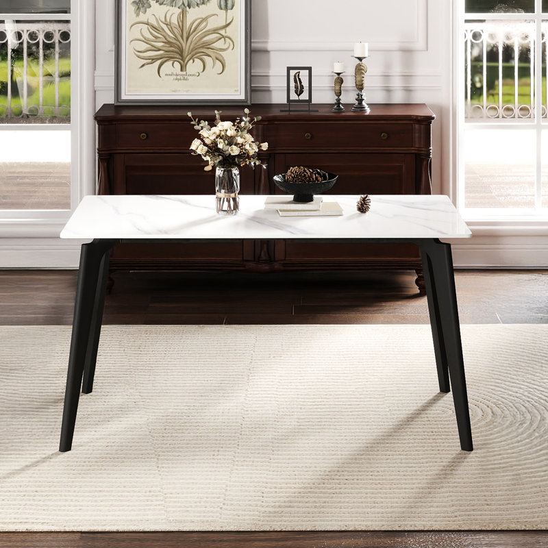 Table de salle à manger rectangulaire blanche de 55,06 po au design moderne, surface en pierre frittée, pieds en métal noir, table chauffante et teintée, bord droit, peut accueillir 6 personnes, haute dureté