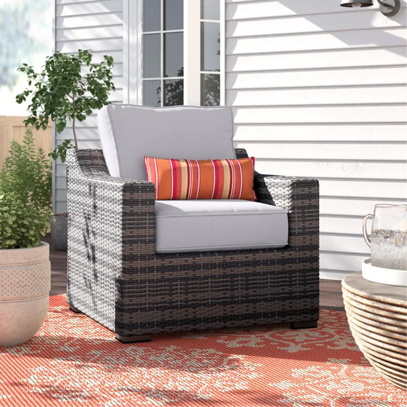 Chaise de patio avec coussin entièrement assemblée