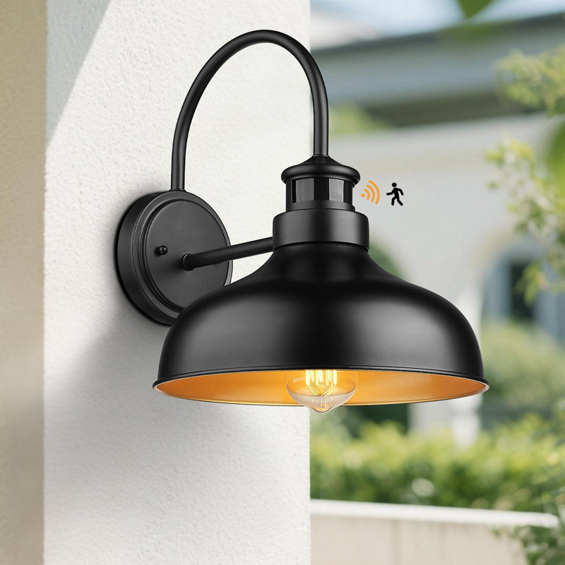 Applique murale d'extérieur de style grange à capteur de mouvement infrarouge de 13,5 po, lampe murale d'extérieur industrielle, paquet de 1