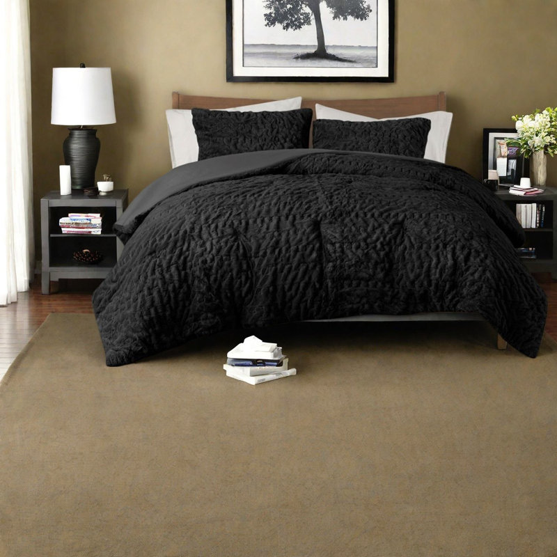 Ensemble de literie luxueuse en fausse fourrure, très grand lit, confort de chambre moderne