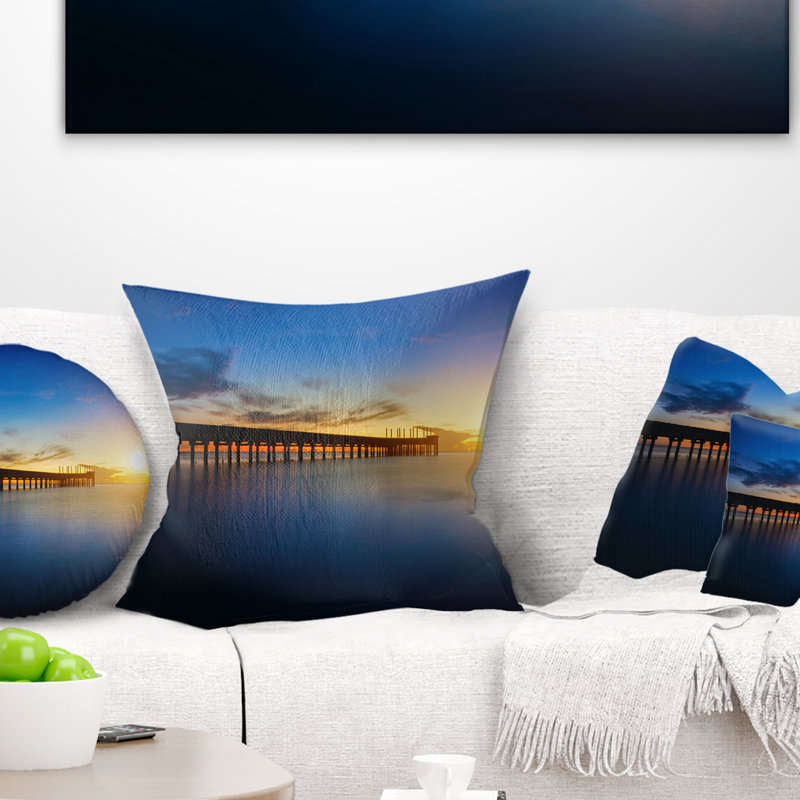 Coussin Abandone Piers in the Sea - Sea & Shore, 18 po x 18 po, Coussin décoratif