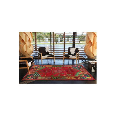 Tapis tissé avec motifs floraux dans les tons de rouge