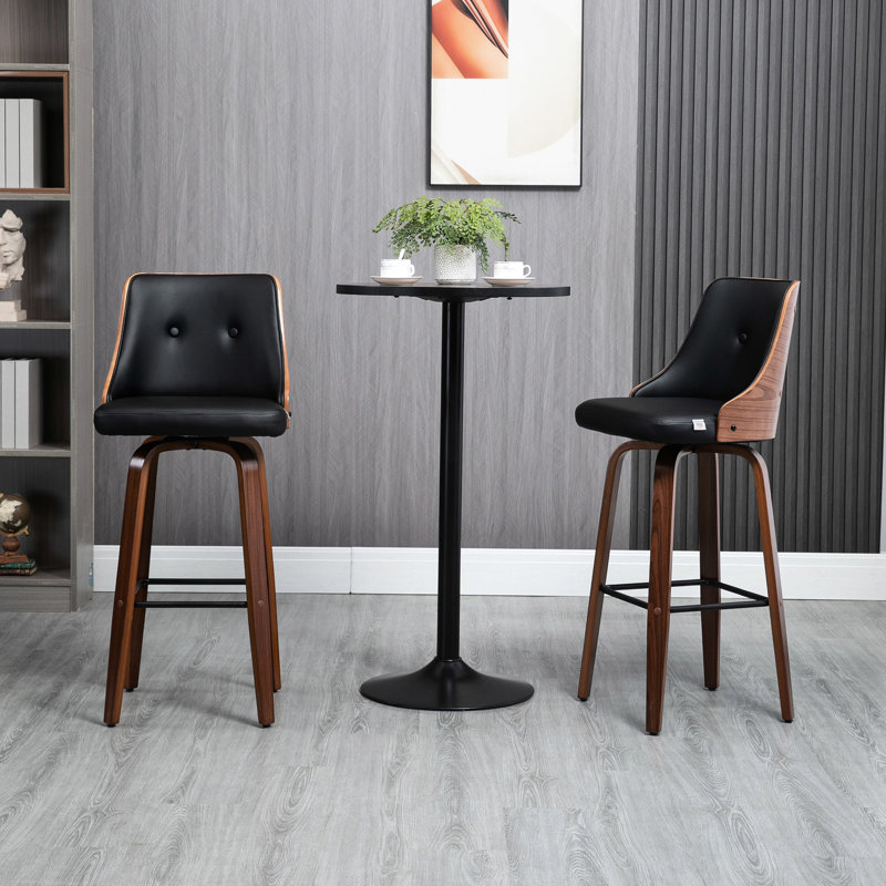 2 tabourets de bar, noir. Tabourets pivotants en cuir PU avec repose-pieds et dossier. Structure stable avec pieds en bois massif et 2 tabourets noirs. Dossier Repose-pieds. Pivotement à 360 °, pieds pour un rehaussement haut de gamme