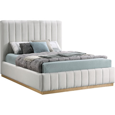 Codyn Tufted Bed