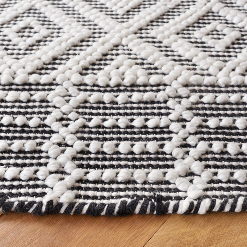 Randalia Hand Woven Pet Yarn/Cotton Southwestern Rug in Black/Ivory, Round 6'