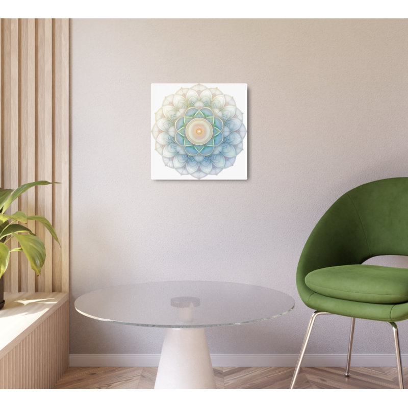 Motif floral mandala, fond blanc uni
