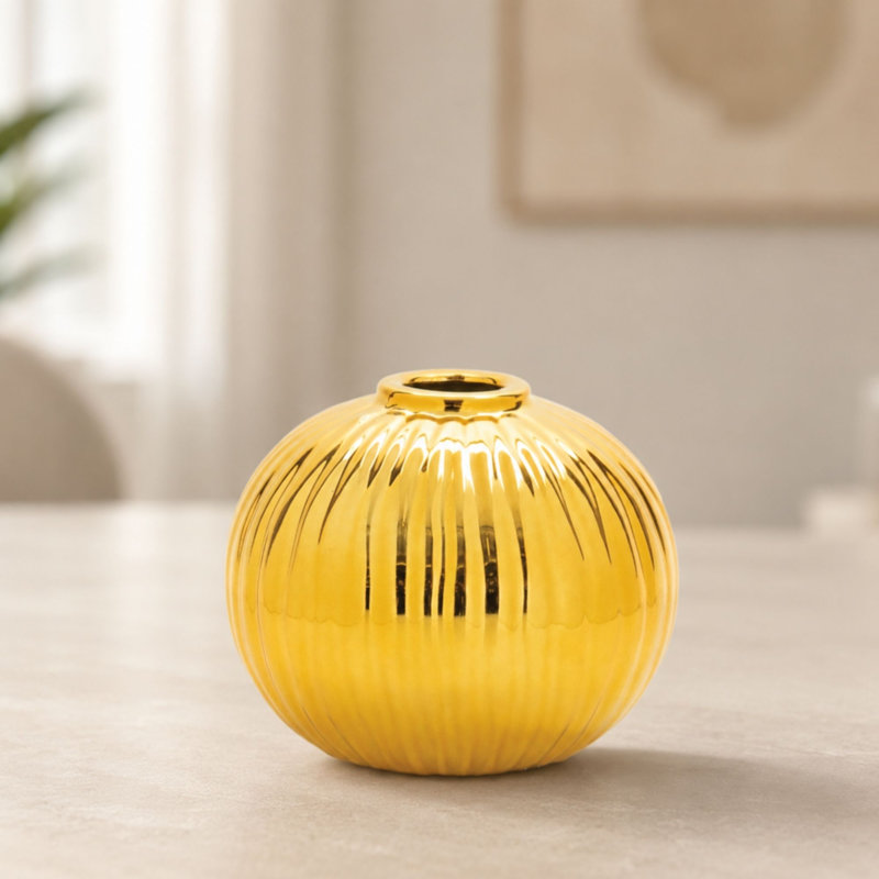 Vase décoratif doré