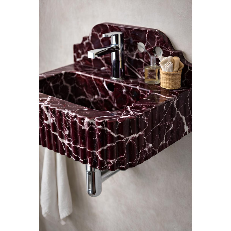 Lavabo mural en marbre rouge Lepanto, 26 po x 16 po x 8 po