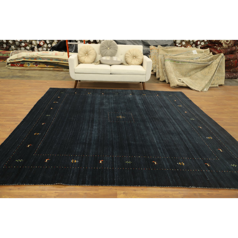 Tapis luxueux de style Gabbeh aux tons foncés 9 x 9 avec des accents d'animaux