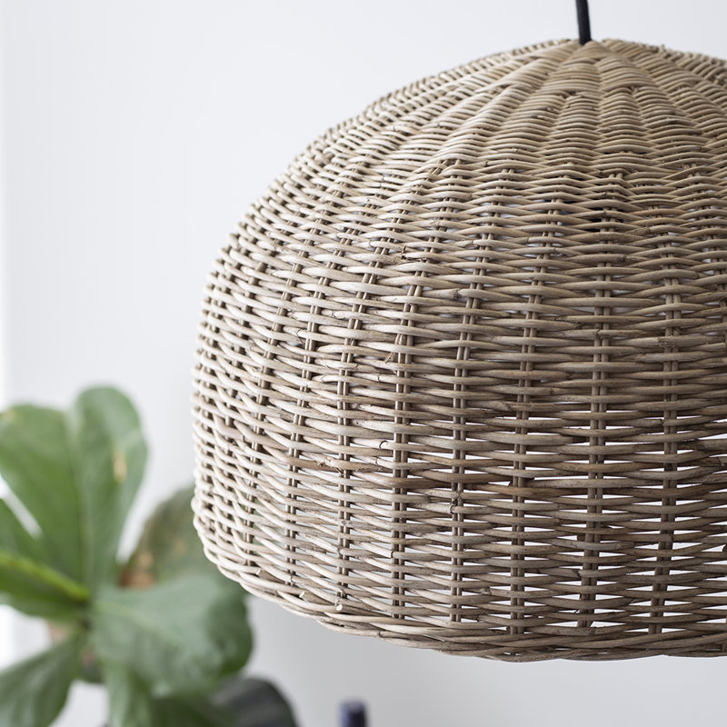Luminaire suspendu en rotin, H 83 po x l 19,5 po x P 19,5 po