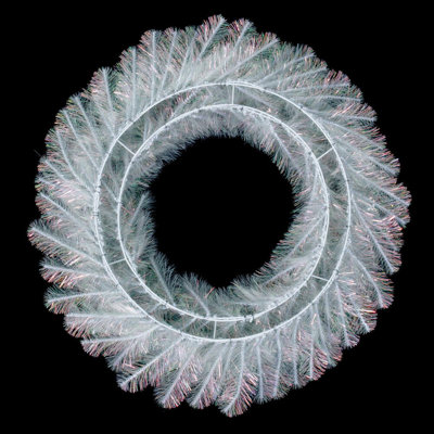 Couronne artificielle blanche irisée. Il mesure 36 pouces de largeur. Le diamètre est mesuré d'un bout à l'autre avec les extrémités de la couronne déployées vers l'extérieur. Cette couronne possède 250 pointes en PVC pour un look réaliste.
