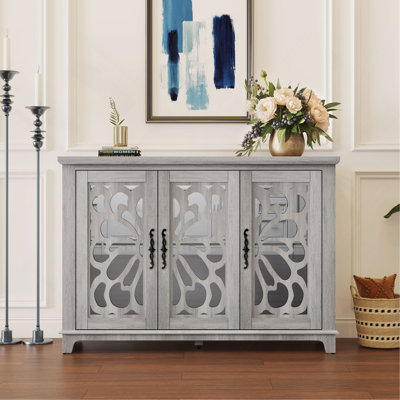 Buffet gris clair 49,33 po avec 3 portes en miroir, tablettes réglables et conception anti-basculement - Solution de rangement pour le salon, la salle à manger, le vestibule