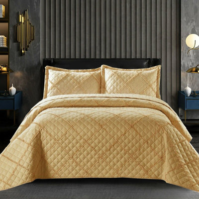 Fairdale Polyester Bedspread with Pillow Shams Included
