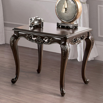 Table de bout de style traditionnel avec pieds courbés et structure en bois massif avec finition sculptée Java