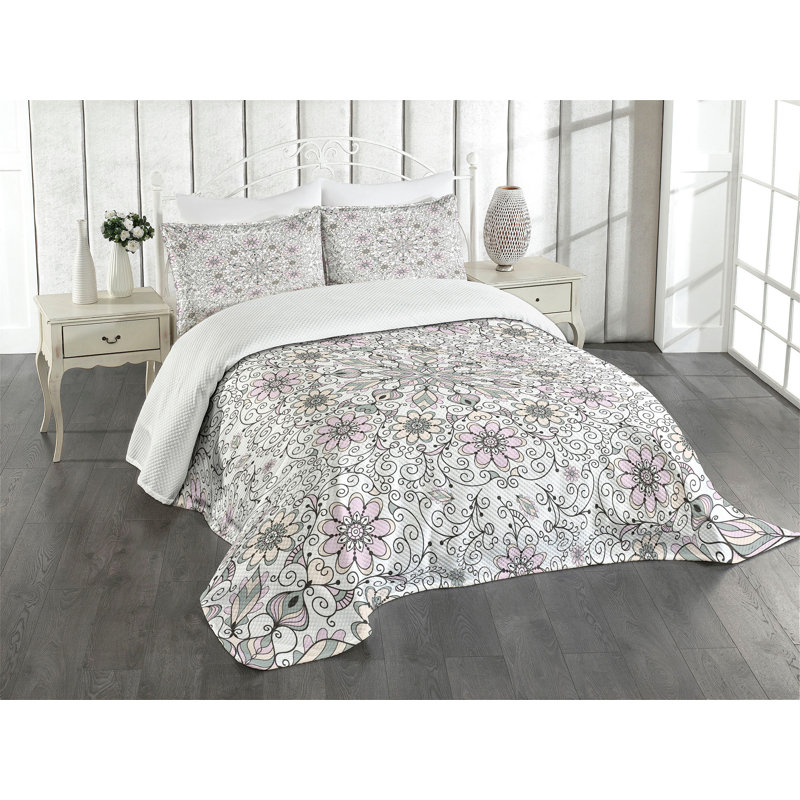 White Quilted Queen Bedspread Set with Pillow Shams