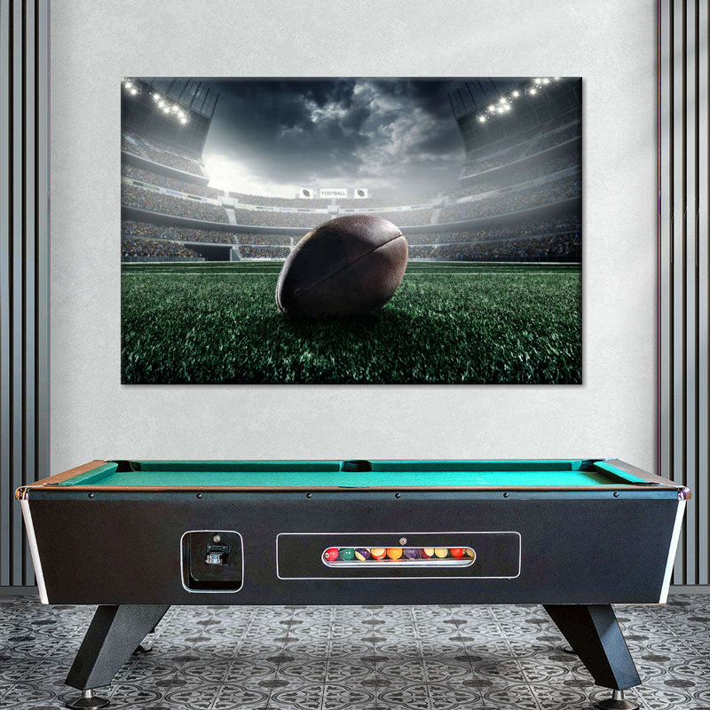 Football on Field, reproduction sur toile, H 16 po x l 24 po x P 1,25 po
