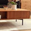 Table basse en bois massif au design rétro