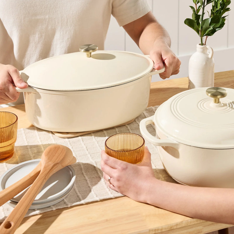 Dutch Oven Cookware, Vanilla Buttercream