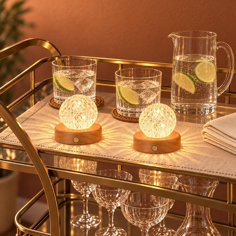 Lampe de table sphérique moderne avec abat-jour en cristal à facettes, fini bois clair pour table de chevet (lot de 2)